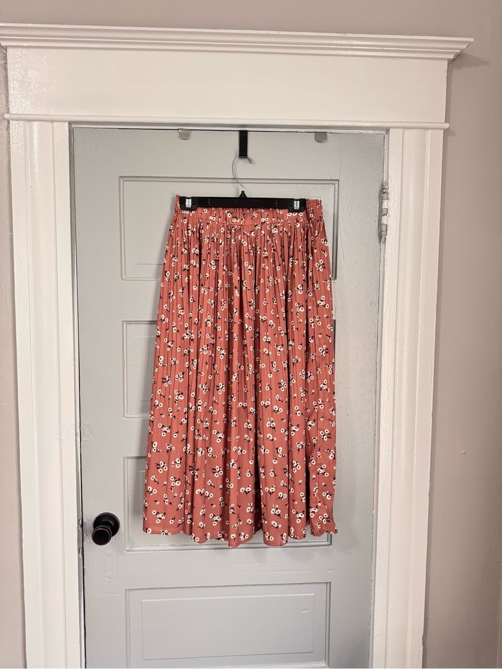 Women's Floral Pleated Midi Skirt in Dusty Rose